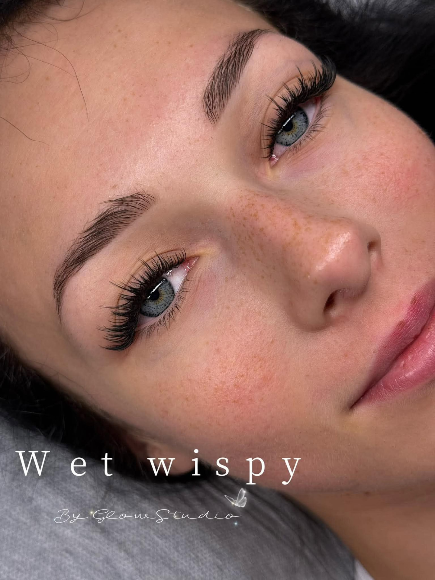 Przedłużanie rzęs Wet wispy — Glow Studio
