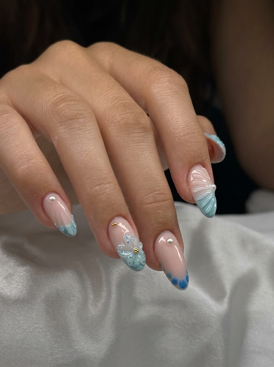 Manicure hybrydowy w błękitnych odcieniach